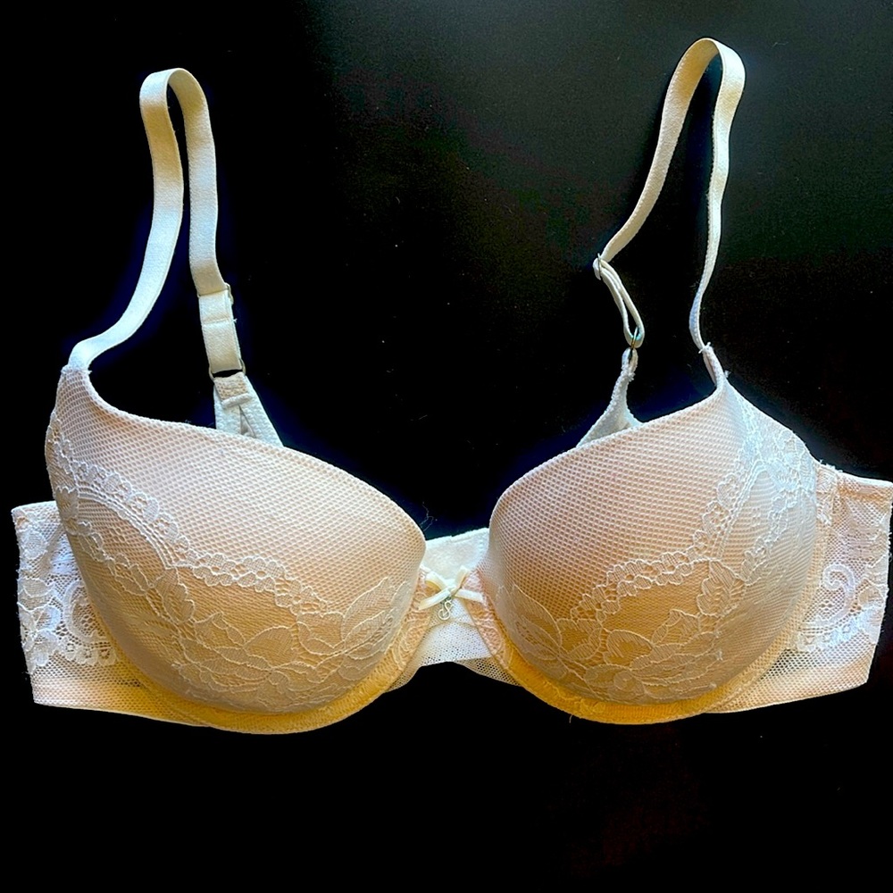Victoria’s Secret lined semi / semi buste double lace bra